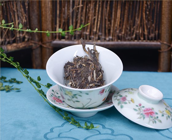 開(kāi)湯品鑒吉祥孔雀